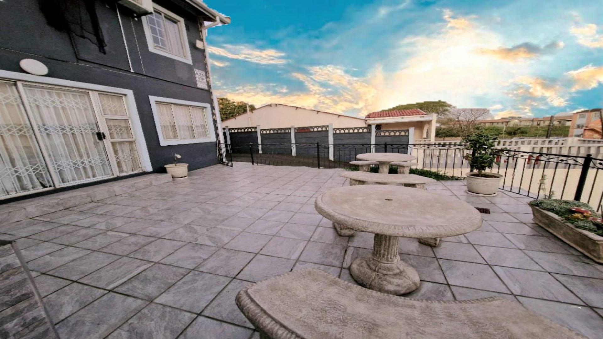 Patio of property in Whetstone