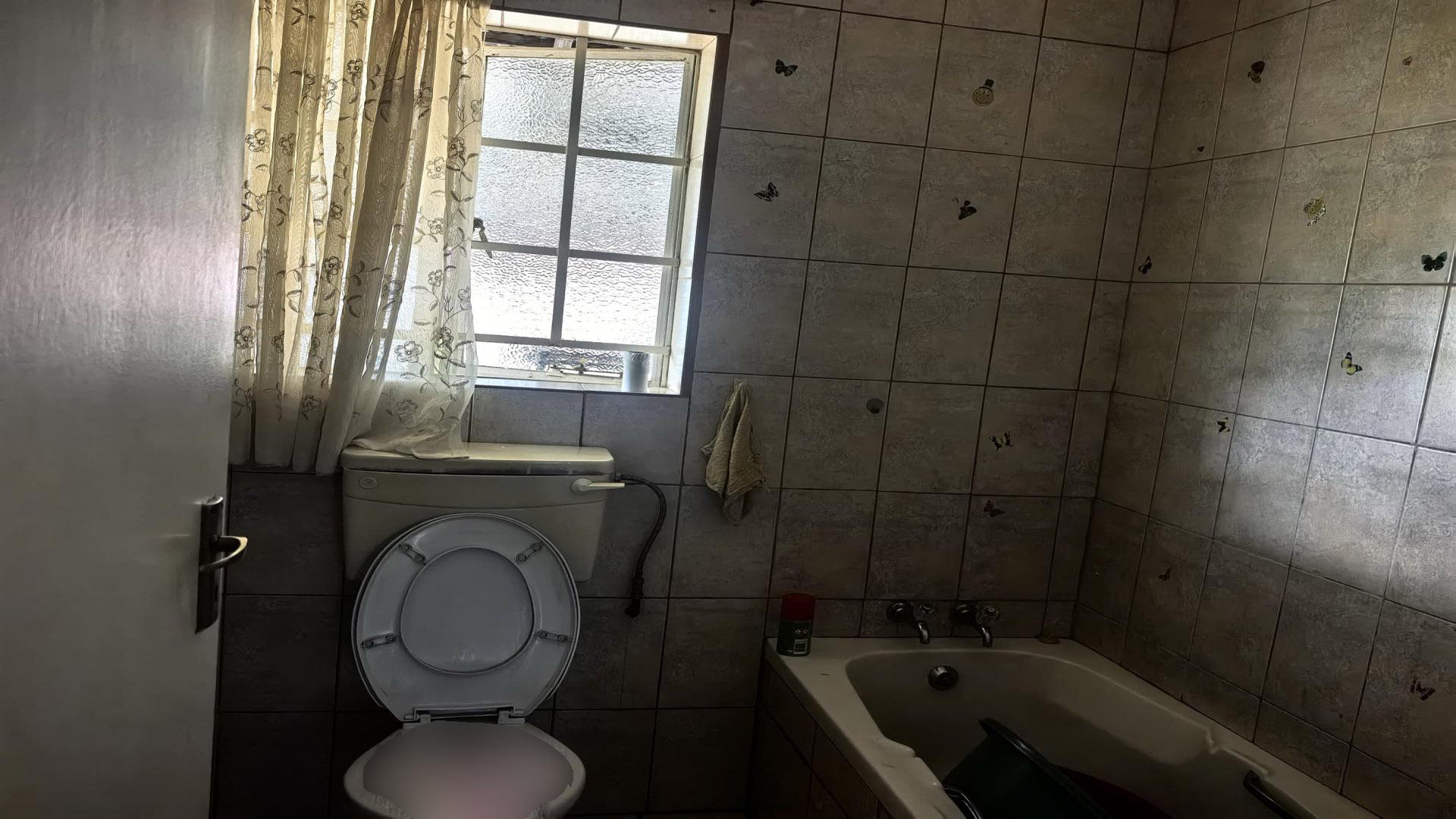 Bathroom 1 of property in Ladysmith