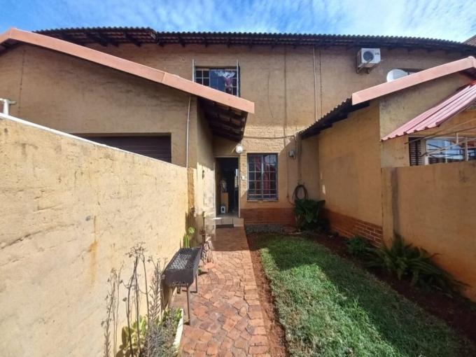 2 Bedroom Apartment for Sale For Sale in Rustenburg - MR678341