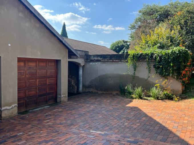 4 Bedroom House for Sale For Sale in Bedfordview - MR678342
