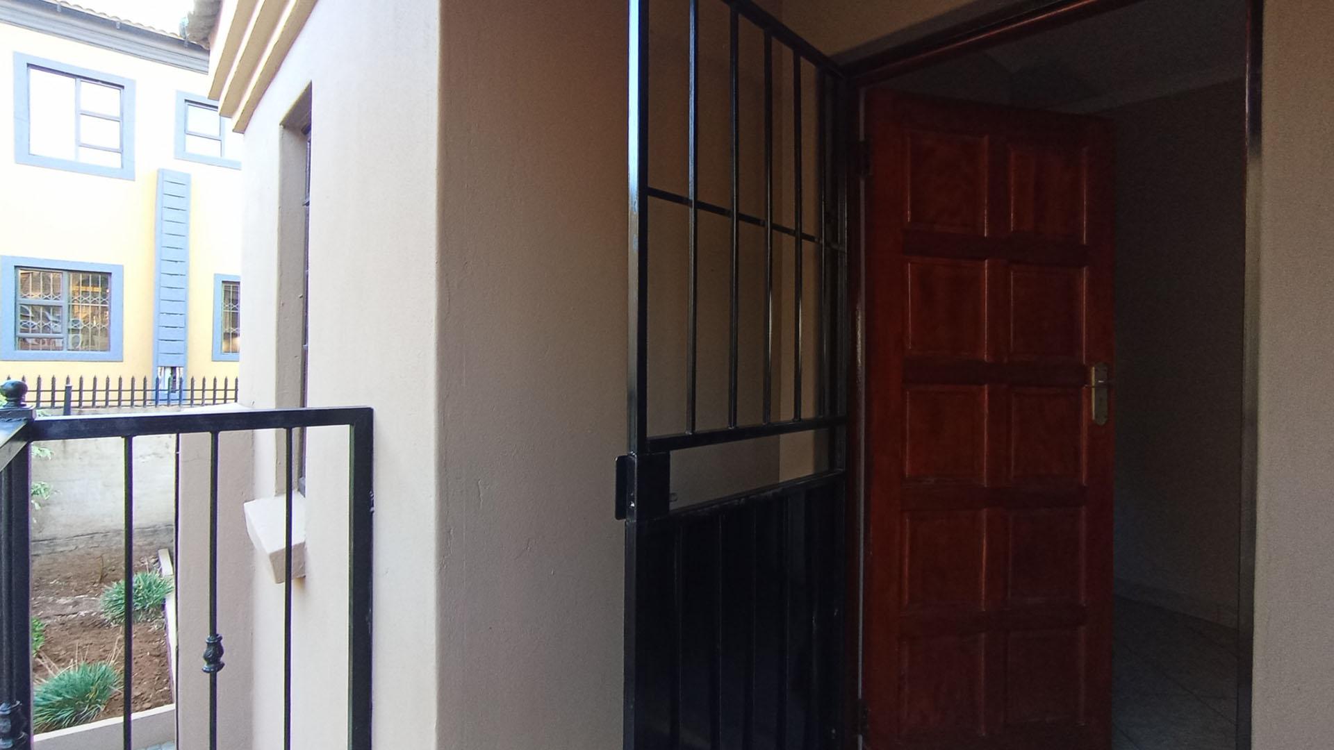 Balcony - 10 square meters of property in Ninapark