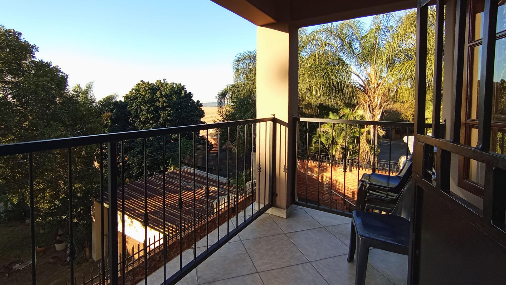 Balcony - 10 square meters of property in Ninapark