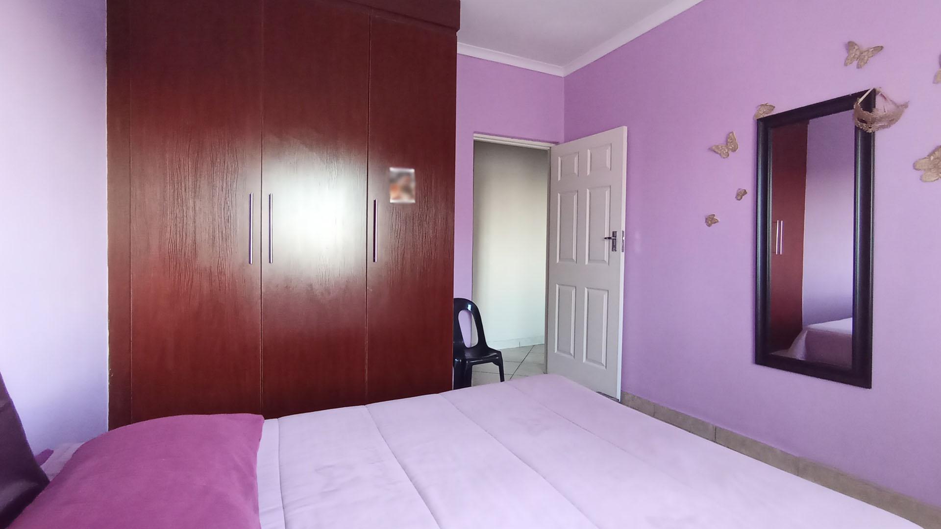 Bed Room 1 of property in Ninapark