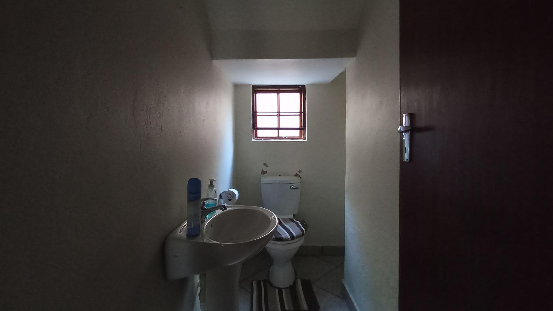 Guest Toilet - 3 square meters of property in Ninapark