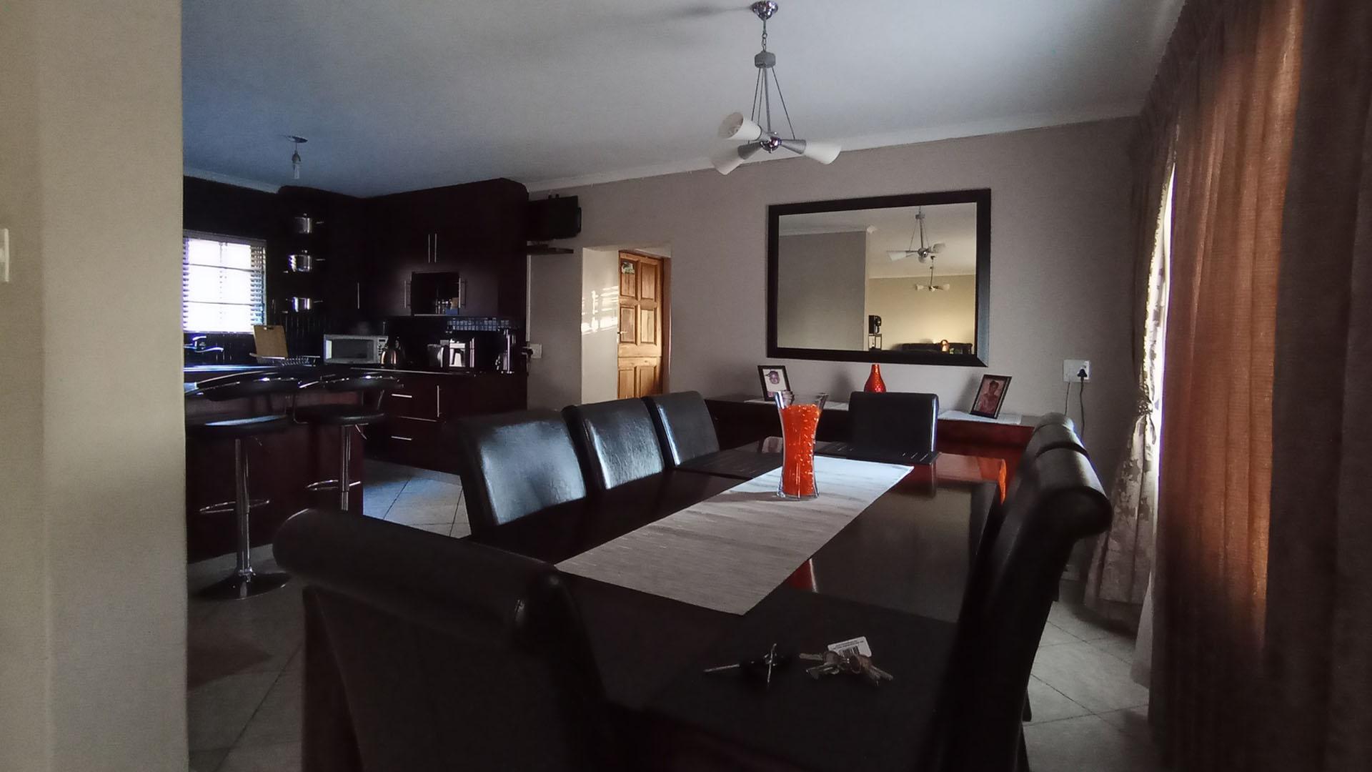 Dining Room - 10 square meters of property in Ninapark