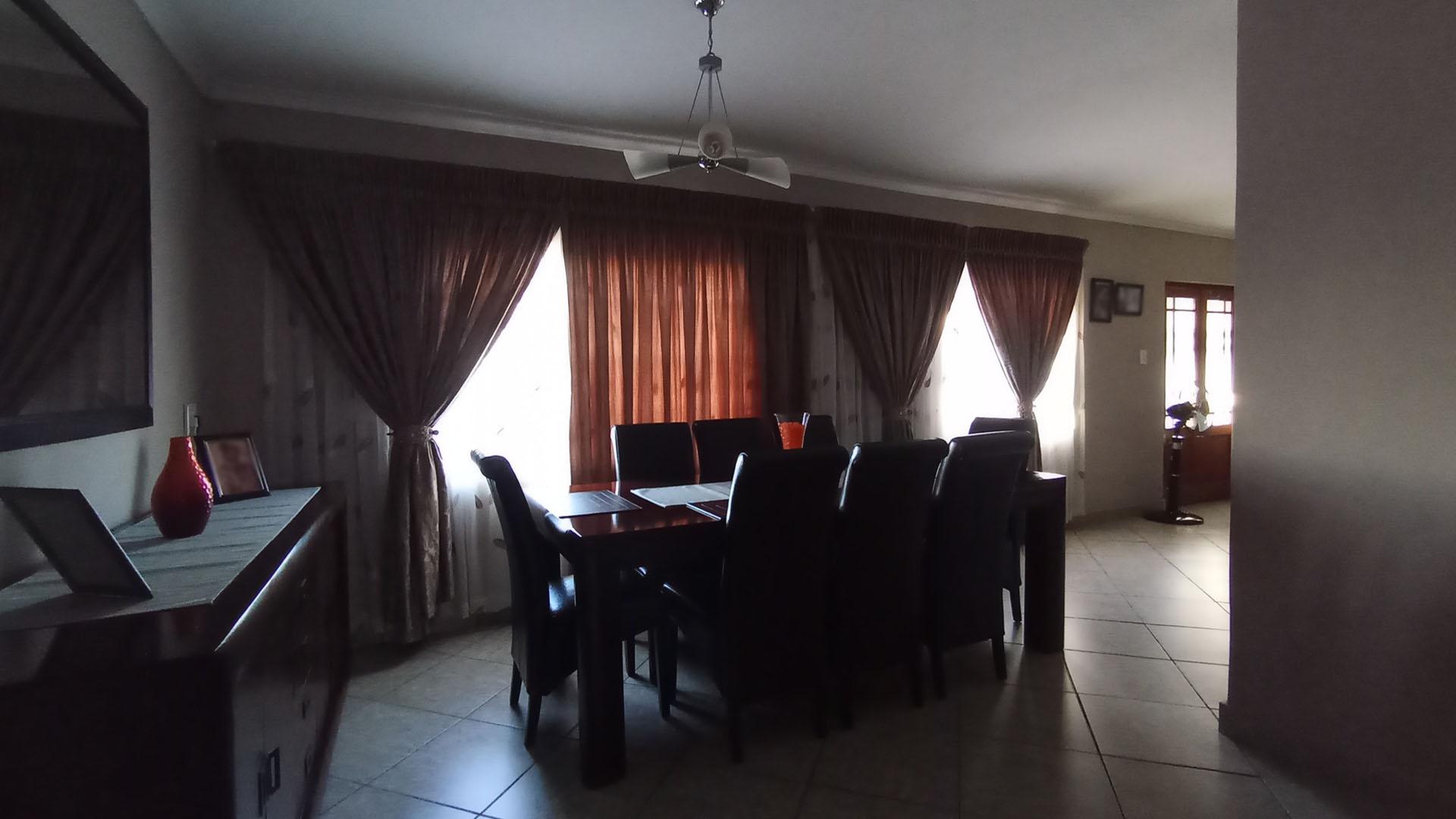 Dining Room - 10 square meters of property in Ninapark