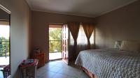 Main Bedroom - 23 square meters of property in Ninapark