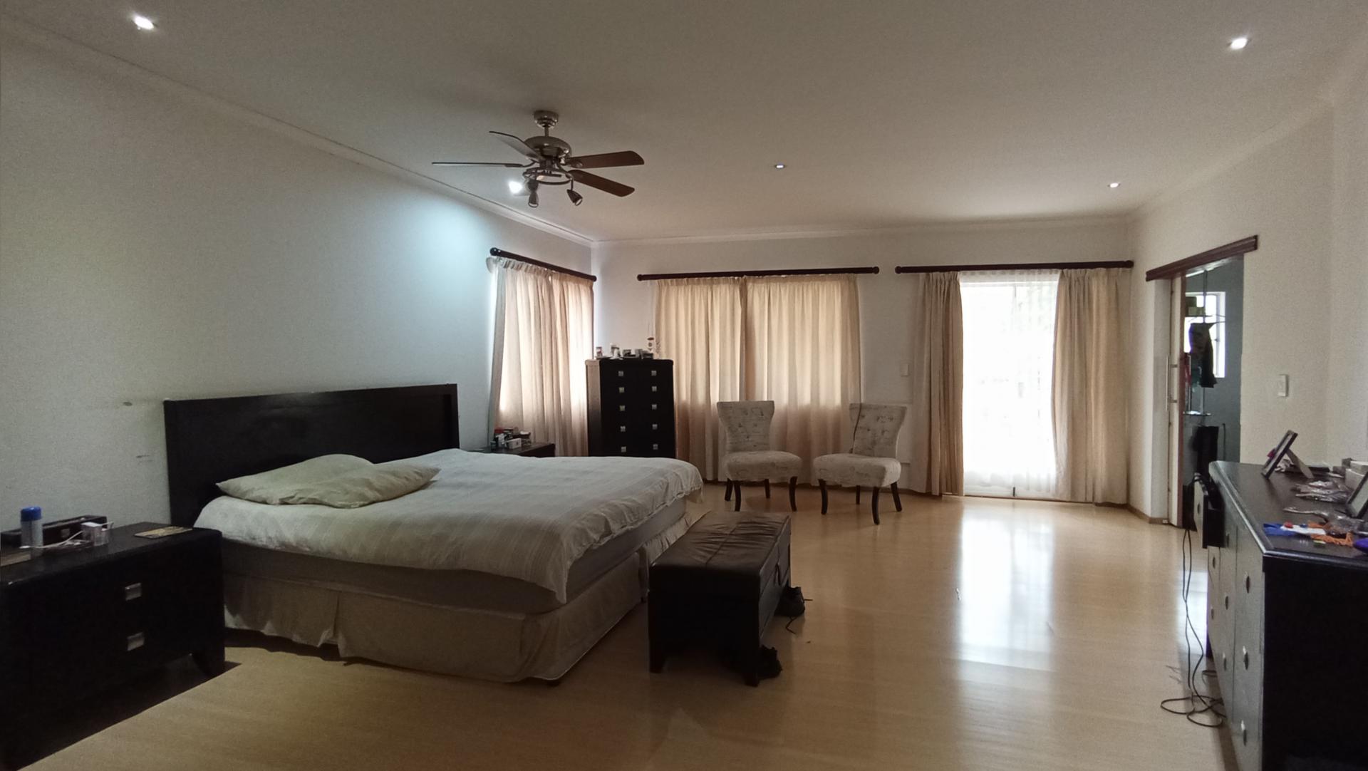 Main Bedroom - 61 square meters of property in Ferndale - JHB