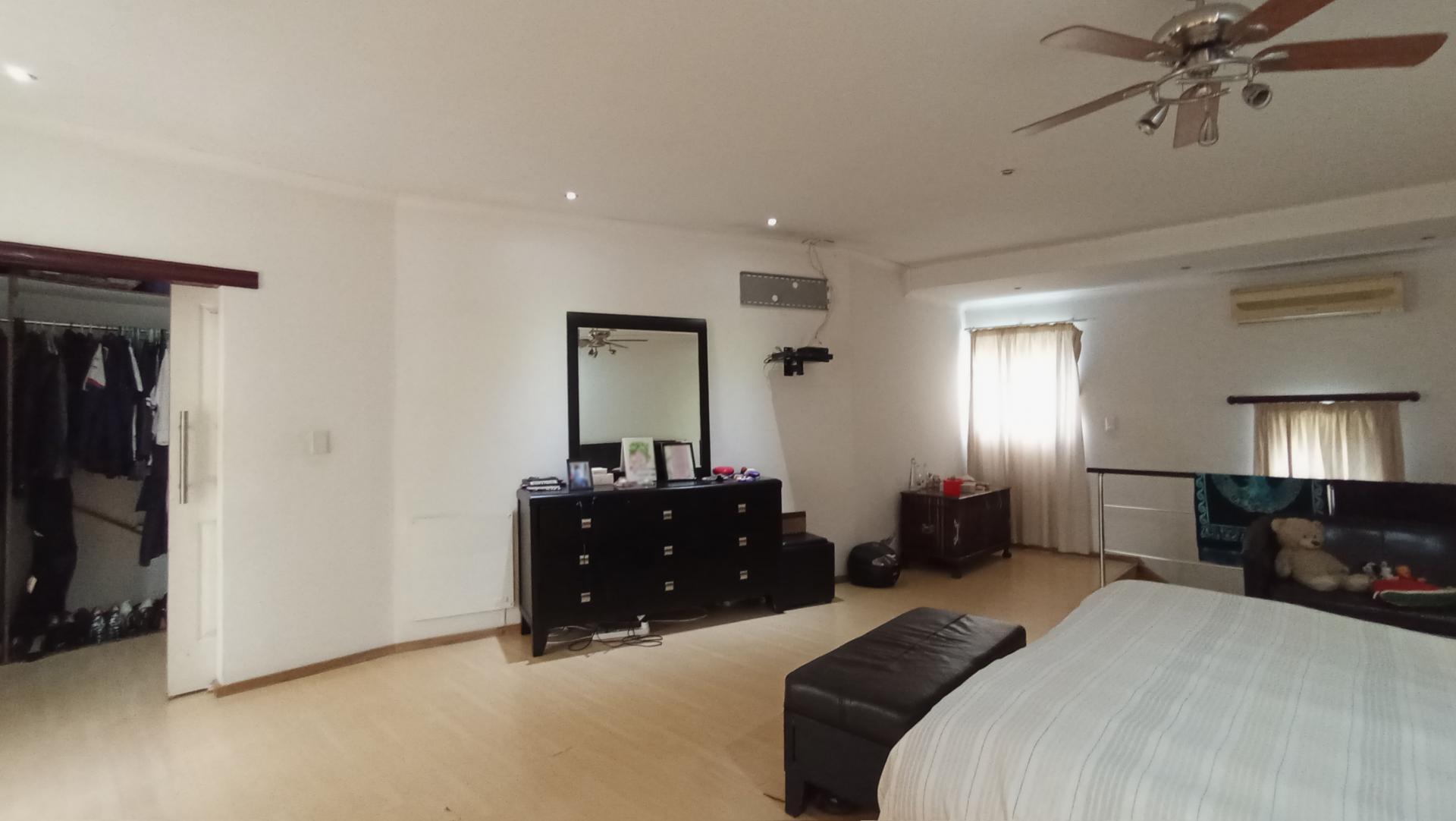 Main Bedroom - 61 square meters of property in Ferndale - JHB