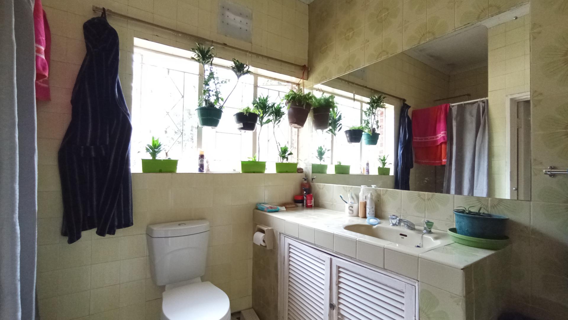 Bathroom 3+ - 7 square meters of property in Ferndale - JHB