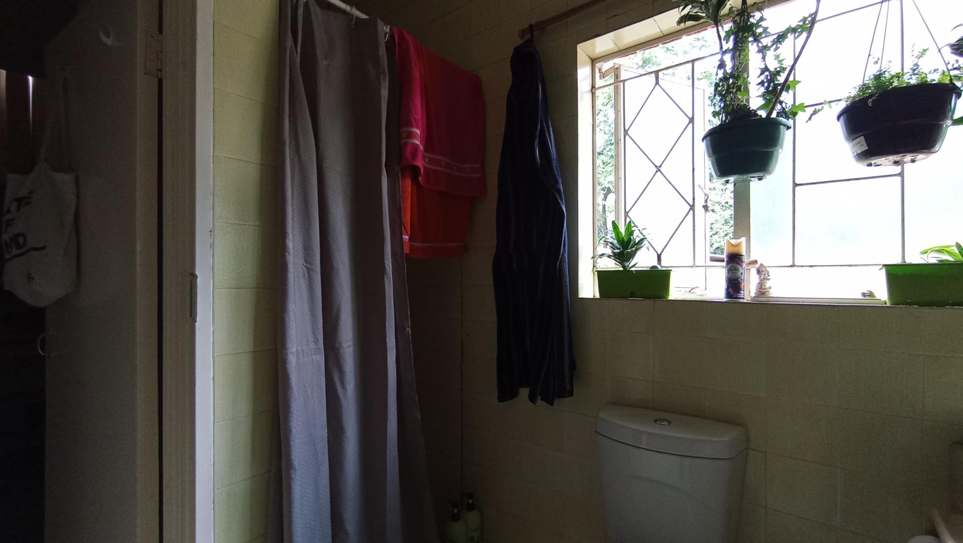 Bathroom 3+ - 7 square meters of property in Ferndale - JHB