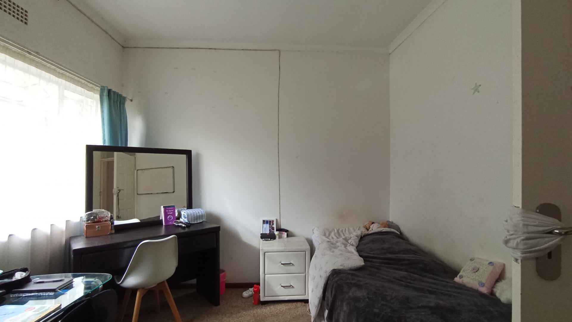 Bed Room 2 - 14 square meters of property in Ferndale - JHB