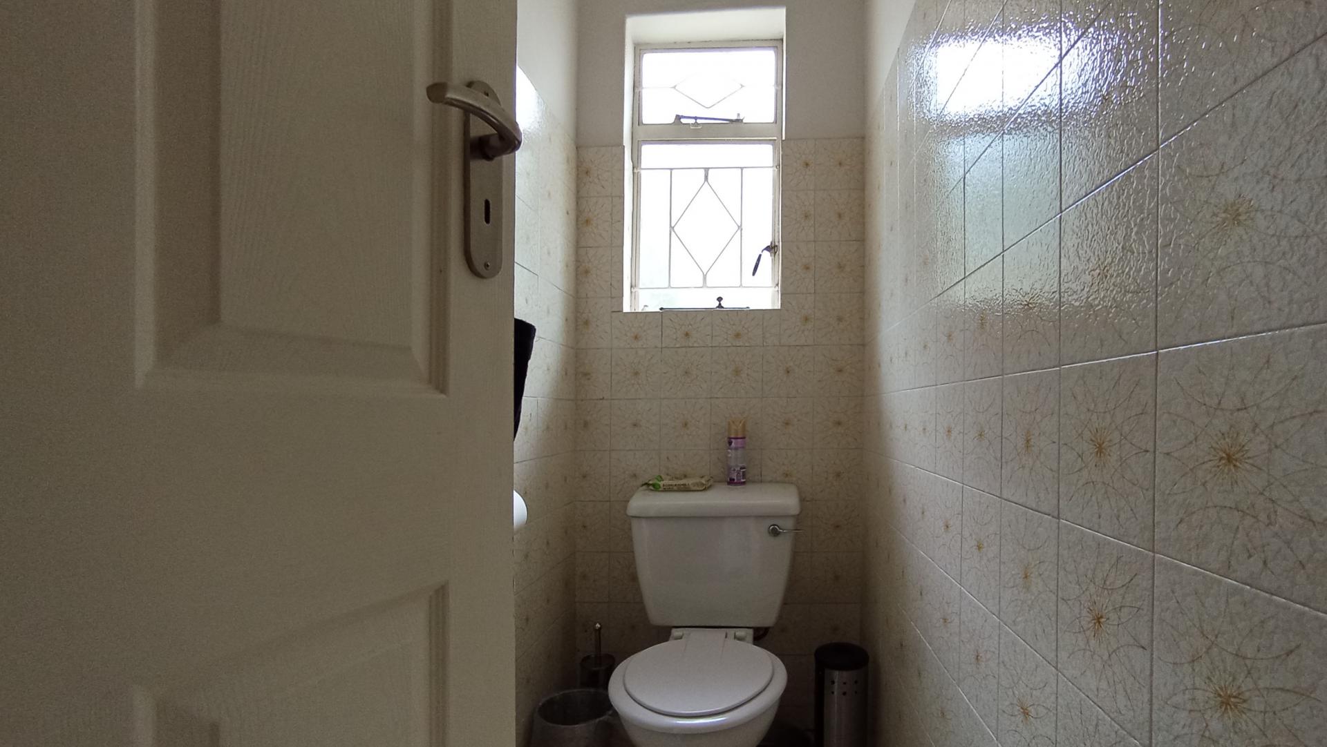 Bathroom 1 - 9 square meters of property in Ferndale - JHB