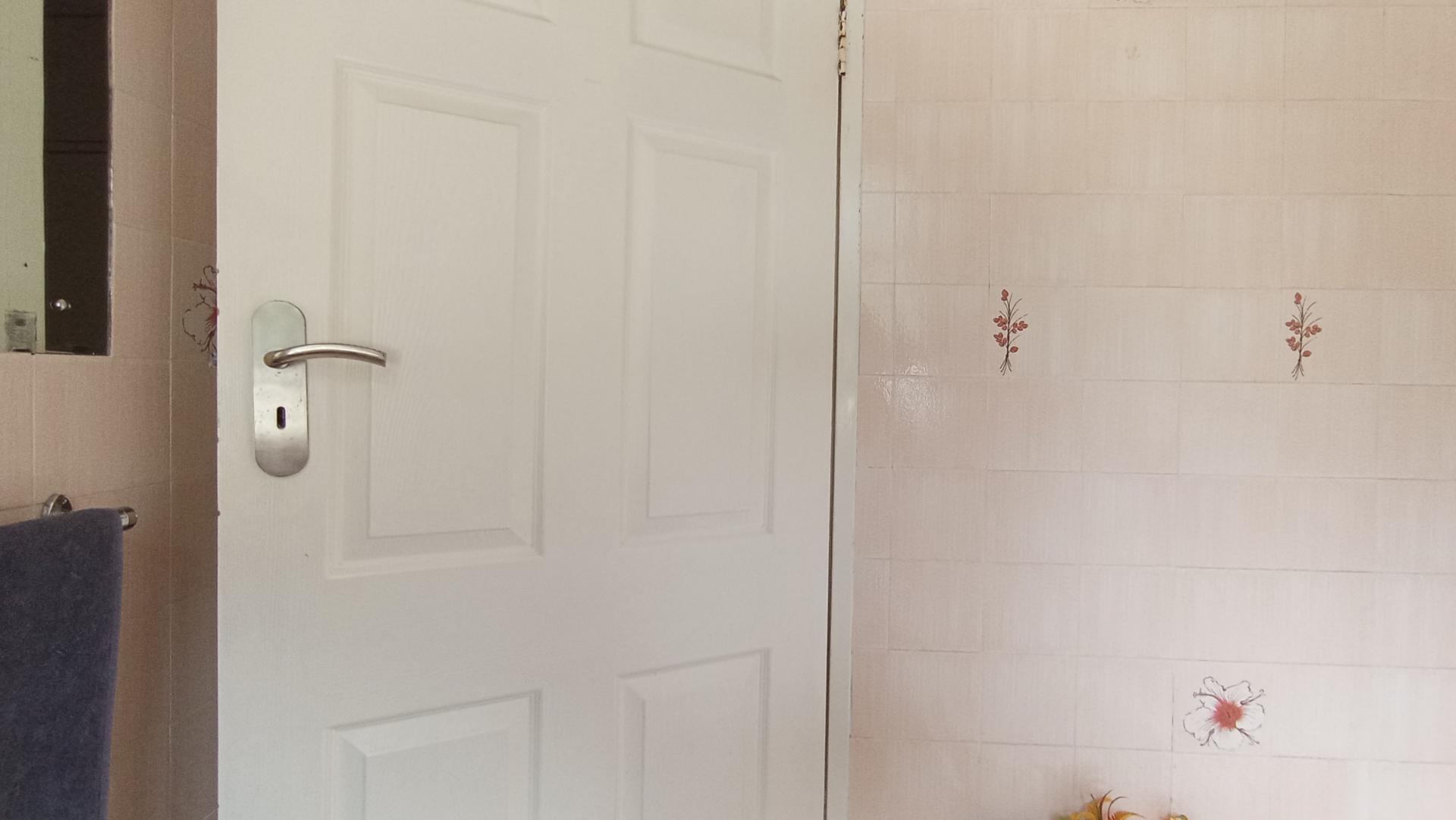 Bathroom 2 - 4 square meters of property in Ferndale - JHB