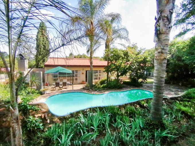 4 Bedroom House for Sale For Sale in Northcliff - MR678354