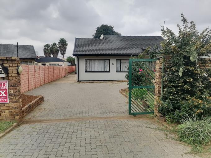 3 Bedroom House for Sale For Sale in General Albertspark - MR678361