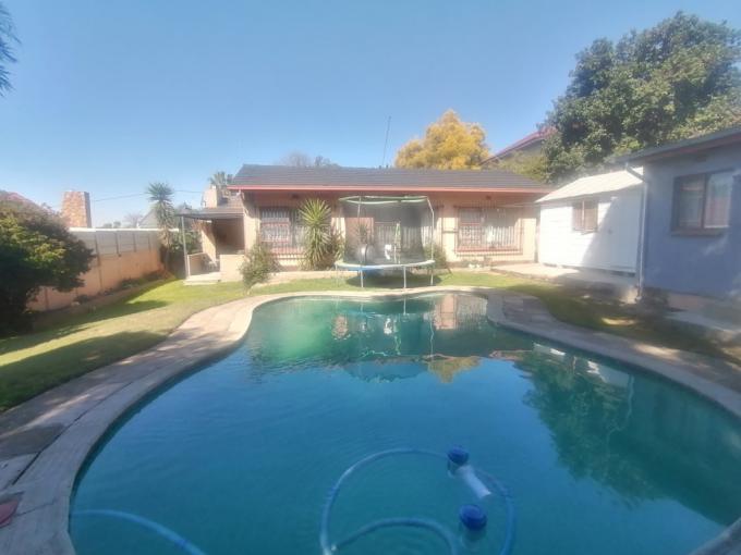 4 Bedroom House for Sale For Sale in South Crest - MR678362