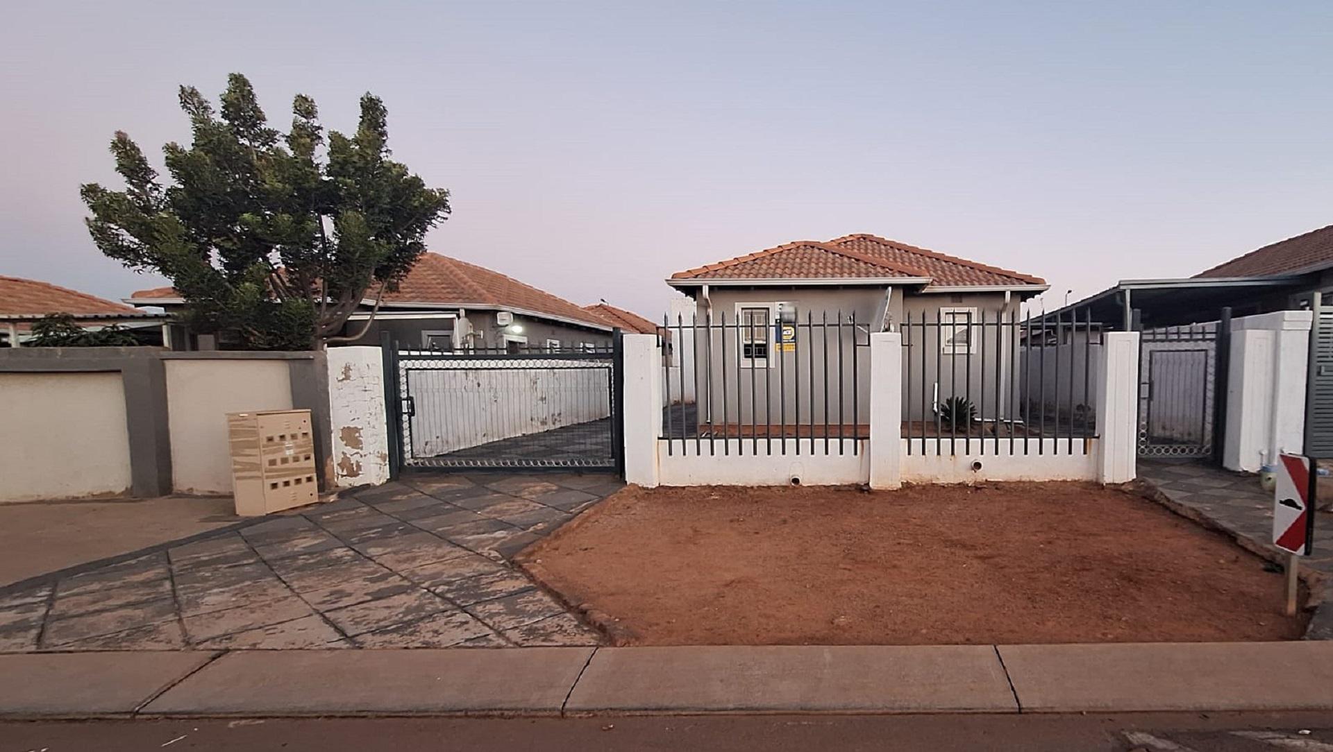 Front View of property in Lotus Gardens