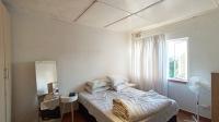 Bed Room 1 - 17 square meters of property in Amanzimtoti 