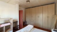 Bed Room 1 - 17 square meters of property in Amanzimtoti 