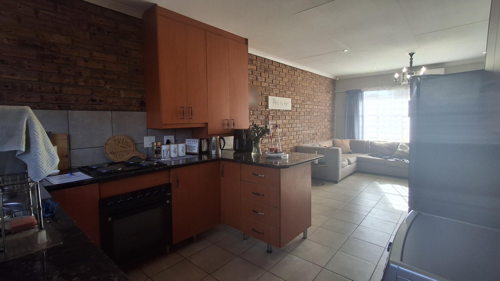 Kitchen - 9 square meters of property in Rangeview