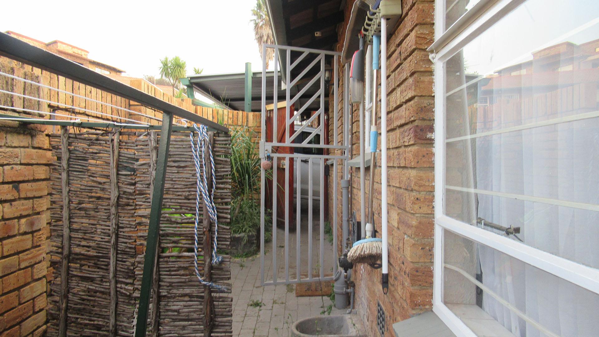 Front View of property in Rangeview
