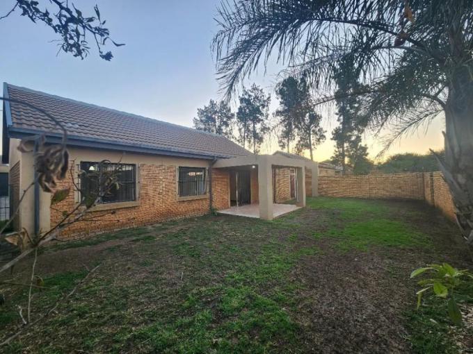 2 Bedroom Simplex for Sale For Sale in Equestria - MR678453