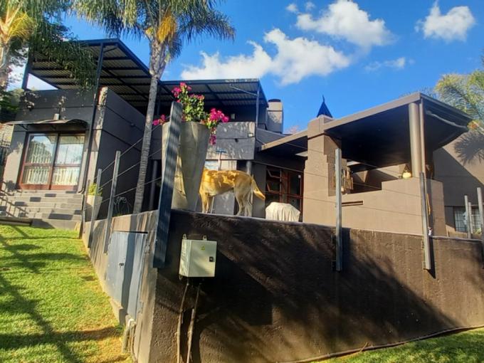 4 Bedroom House for Sale For Sale in Waterkloof Ridge - MR678477