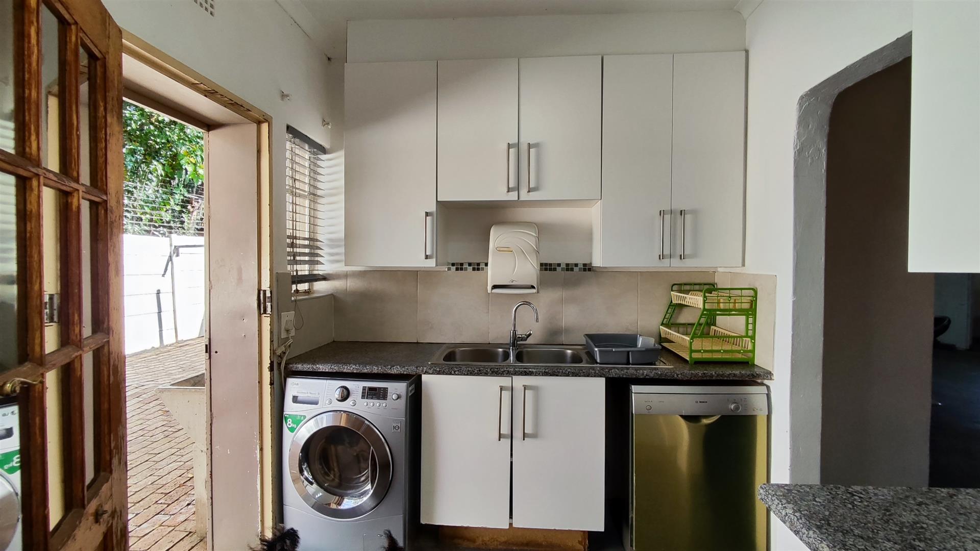 Scullery - 10 square meters of property in Van Riebeeckpark