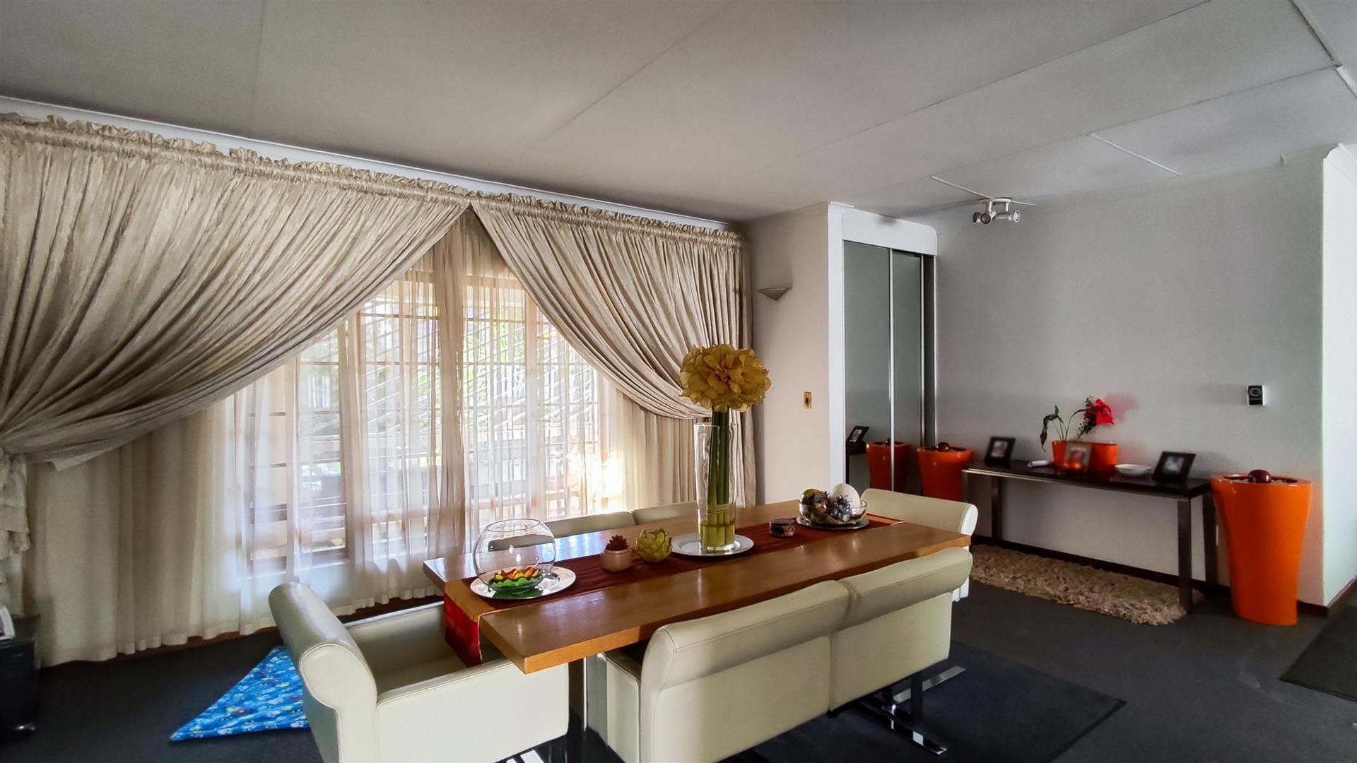 Dining Room - 18 square meters of property in Van Riebeeckpark