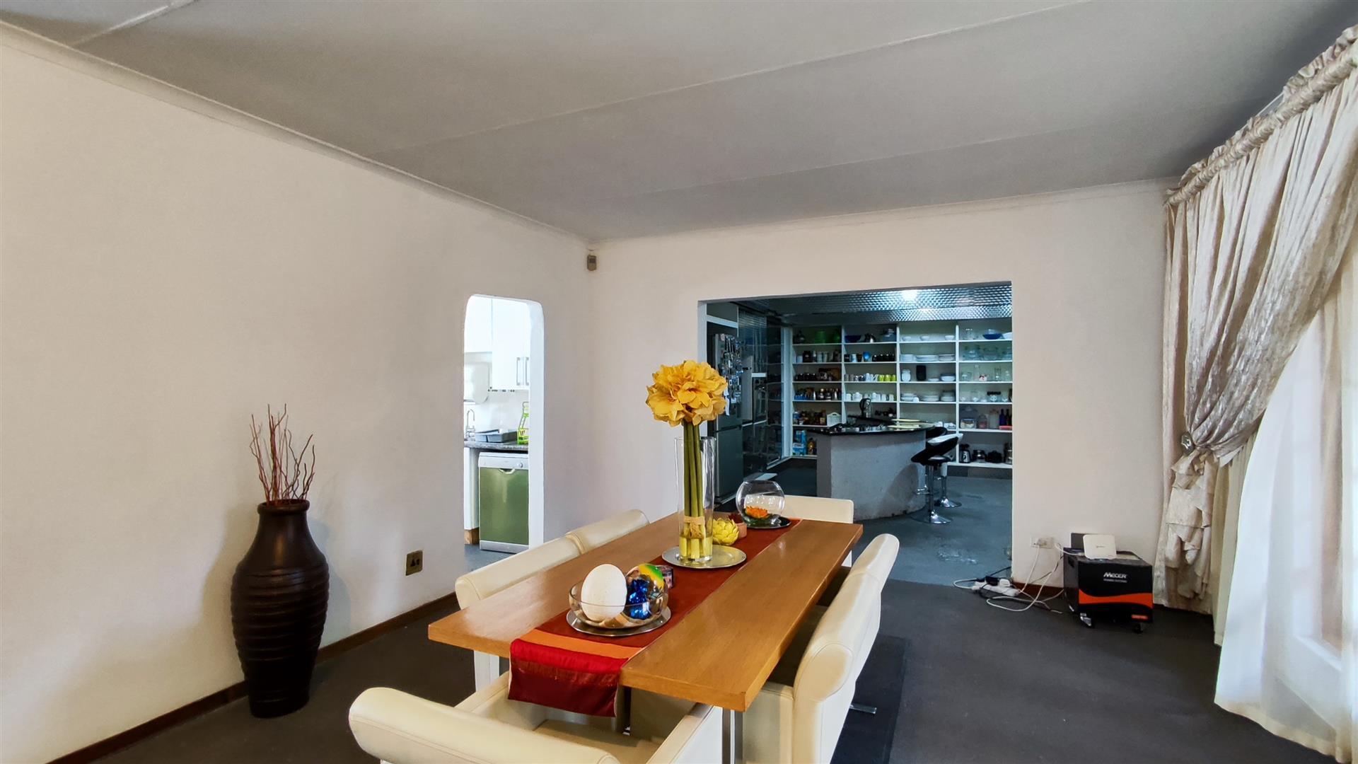 Dining Room - 18 square meters of property in Van Riebeeckpark