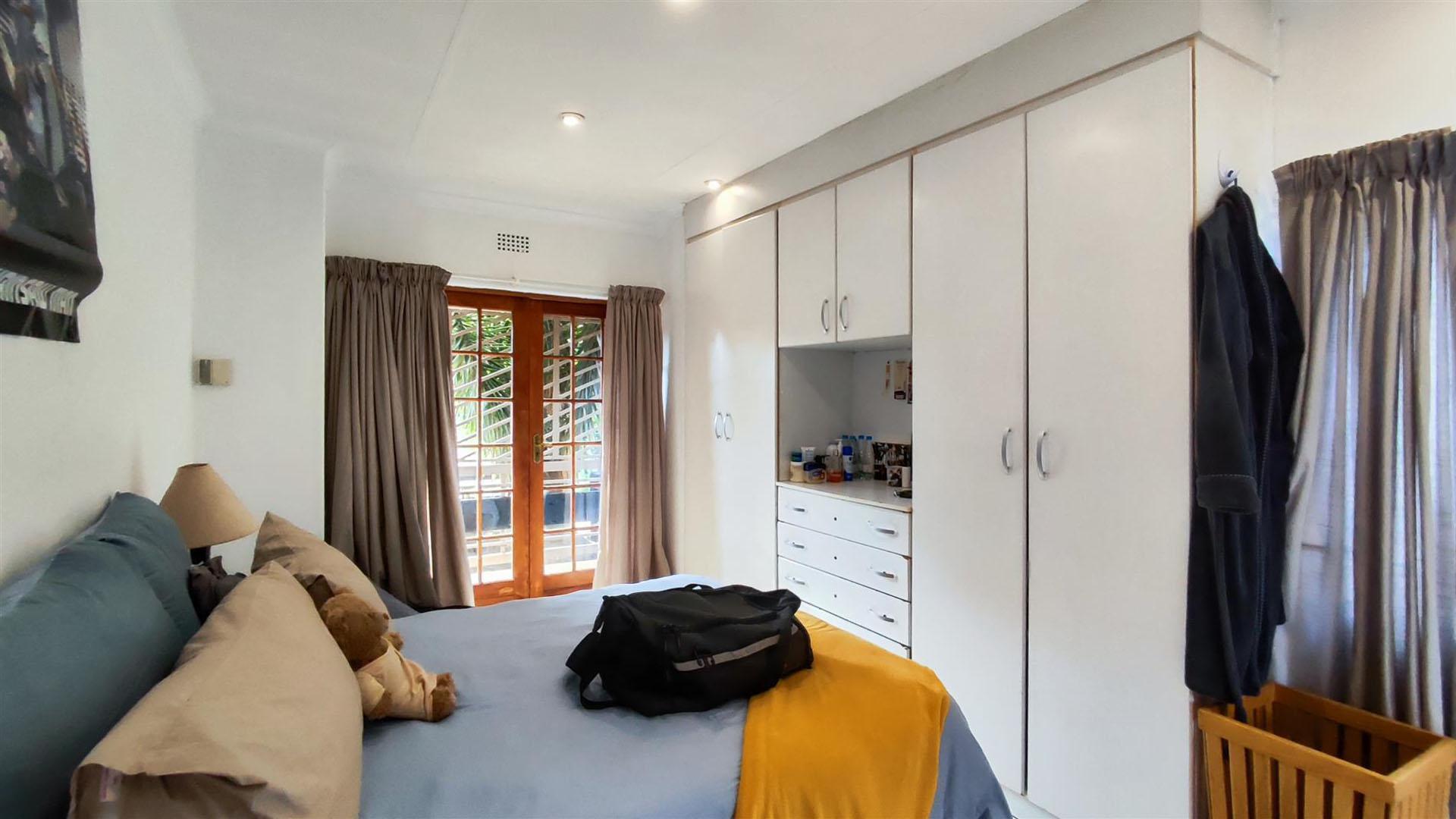 Bed Room 1 - 19 square meters of property in Van Riebeeckpark