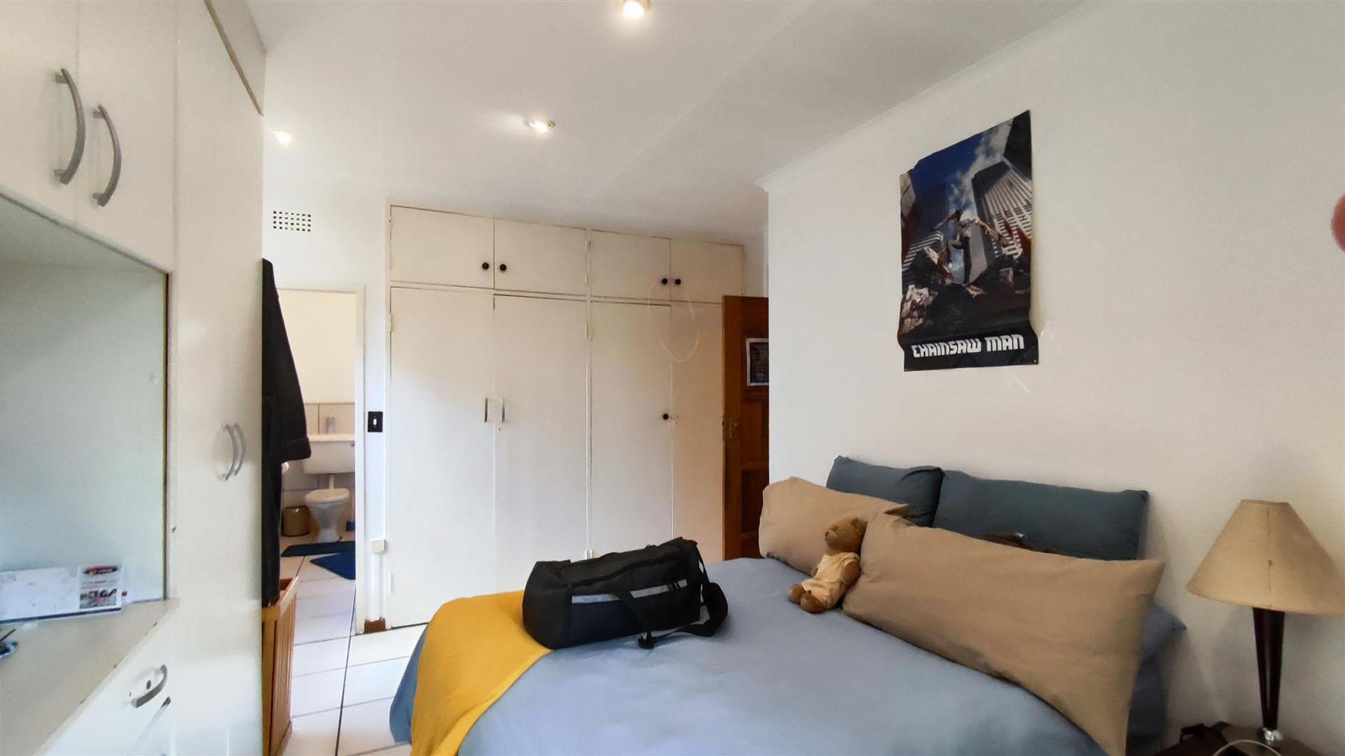 Bed Room 1 - 19 square meters of property in Van Riebeeckpark