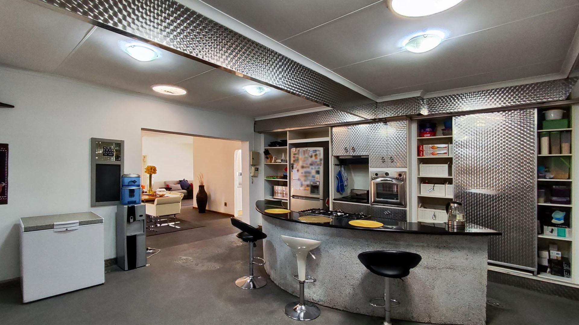 Kitchen - 39 square meters of property in Van Riebeeckpark