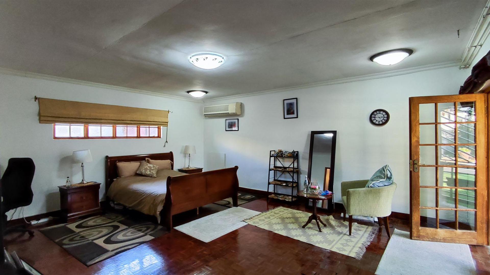 Main Bedroom - 54 square meters of property in Van Riebeeckpark