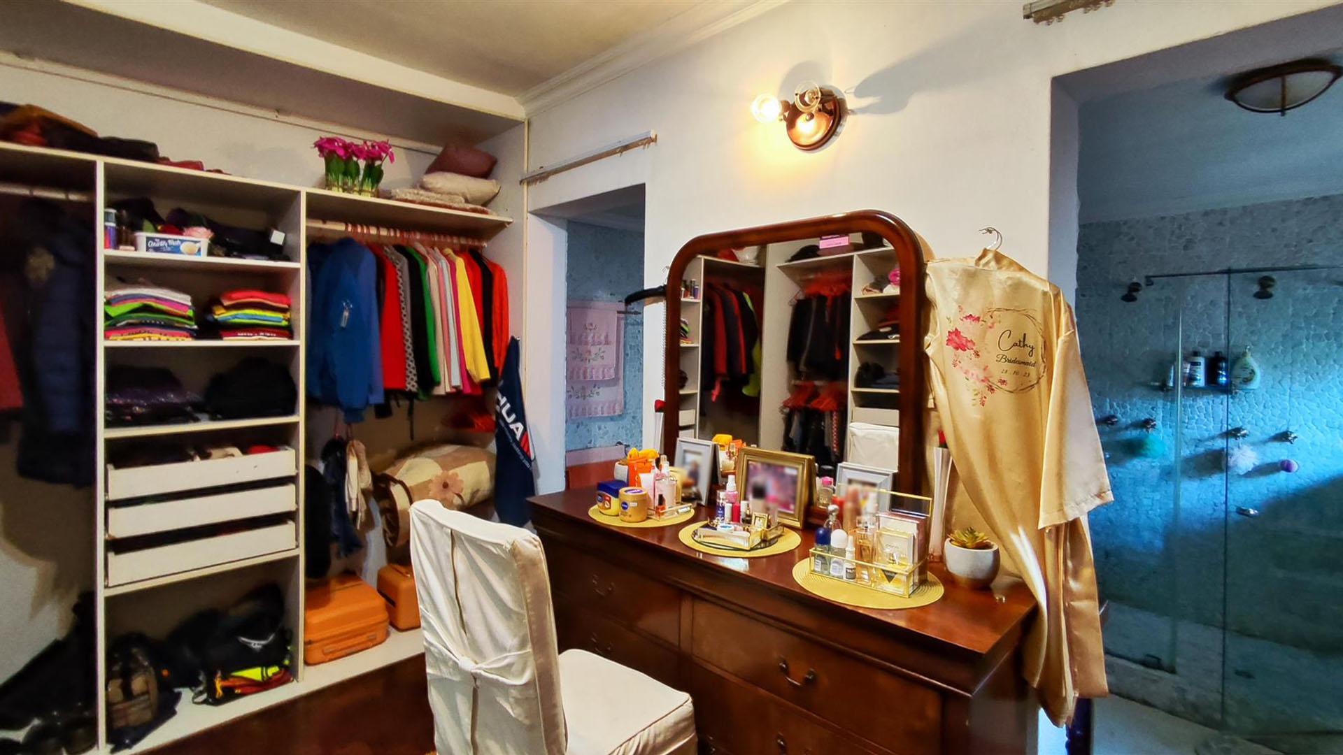 Main Bedroom - 54 square meters of property in Van Riebeeckpark