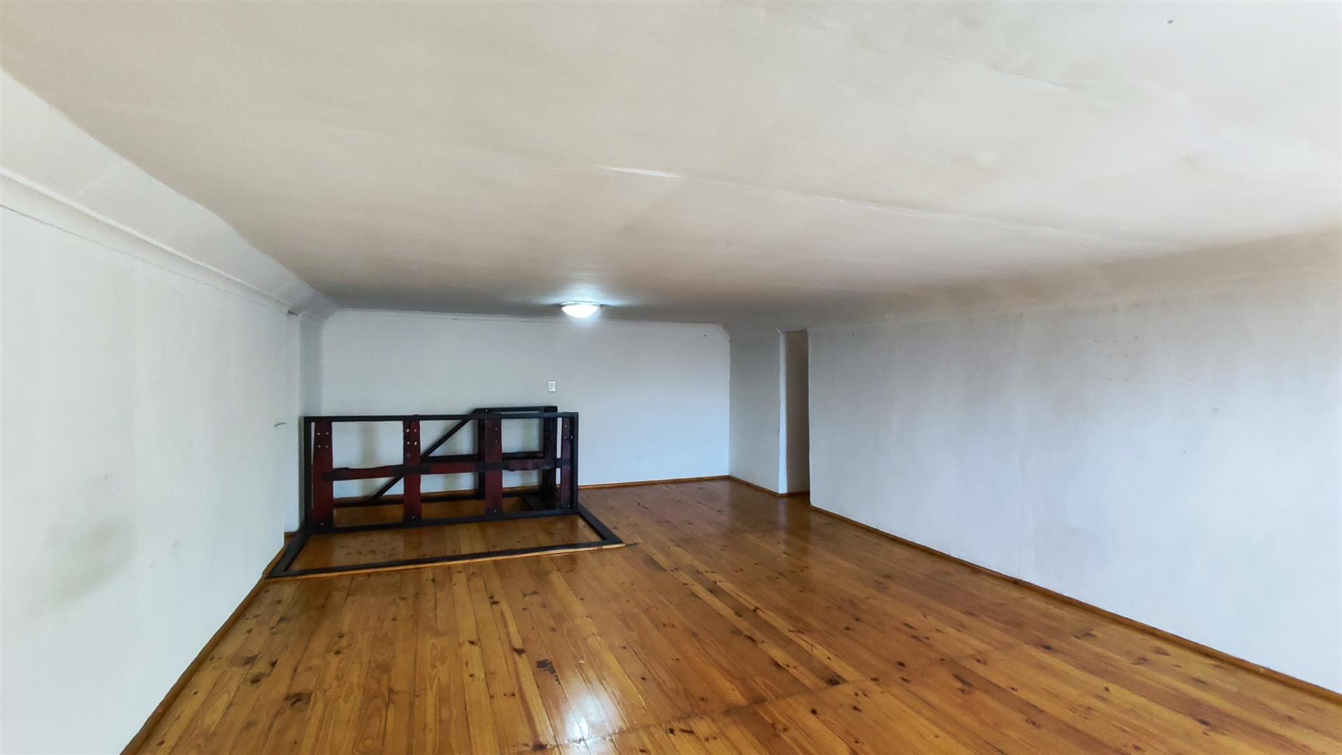 Spaces - 151 square meters of property in Van Riebeeckpark