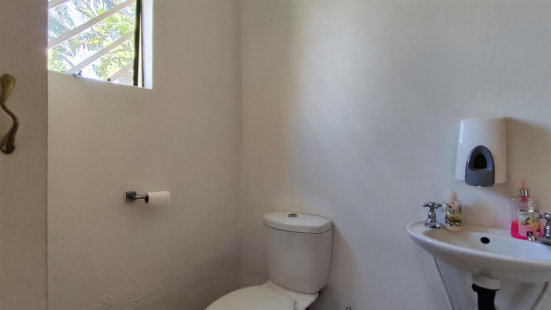 Staff Bathroom - 5 square meters of property in Van Riebeeckpark