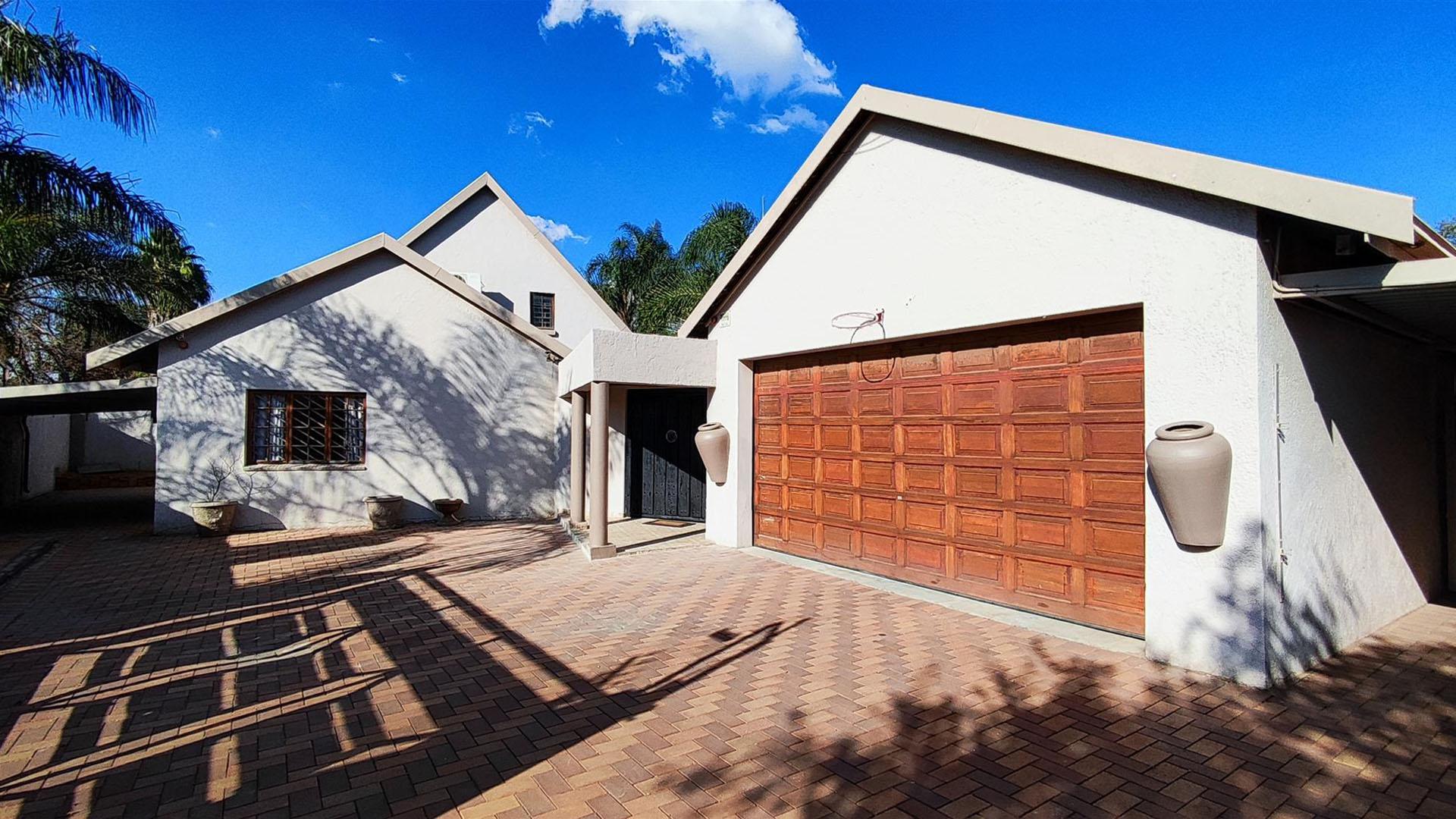 Front View of property in Van Riebeeckpark