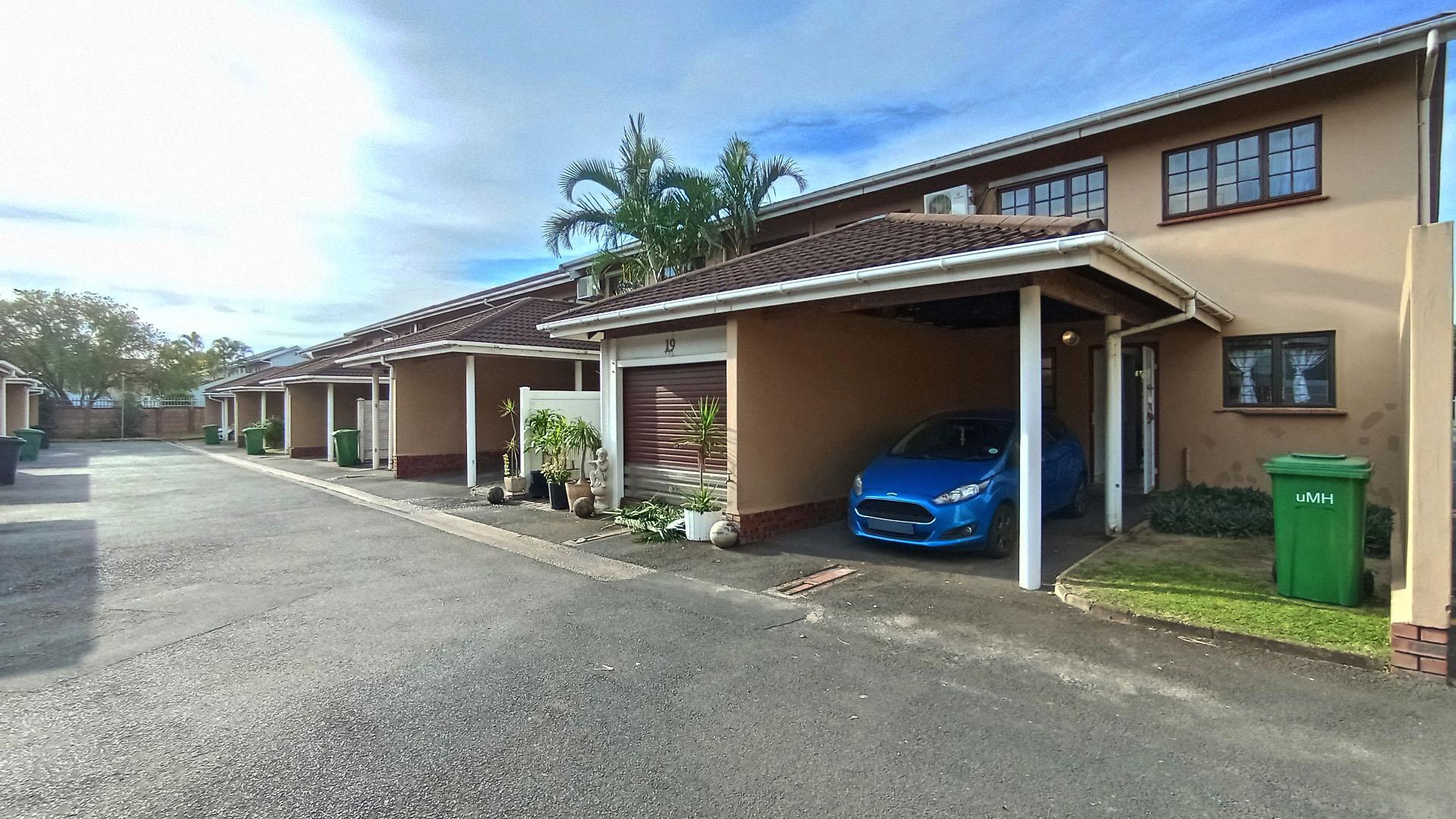 Front View of property in Meer En See