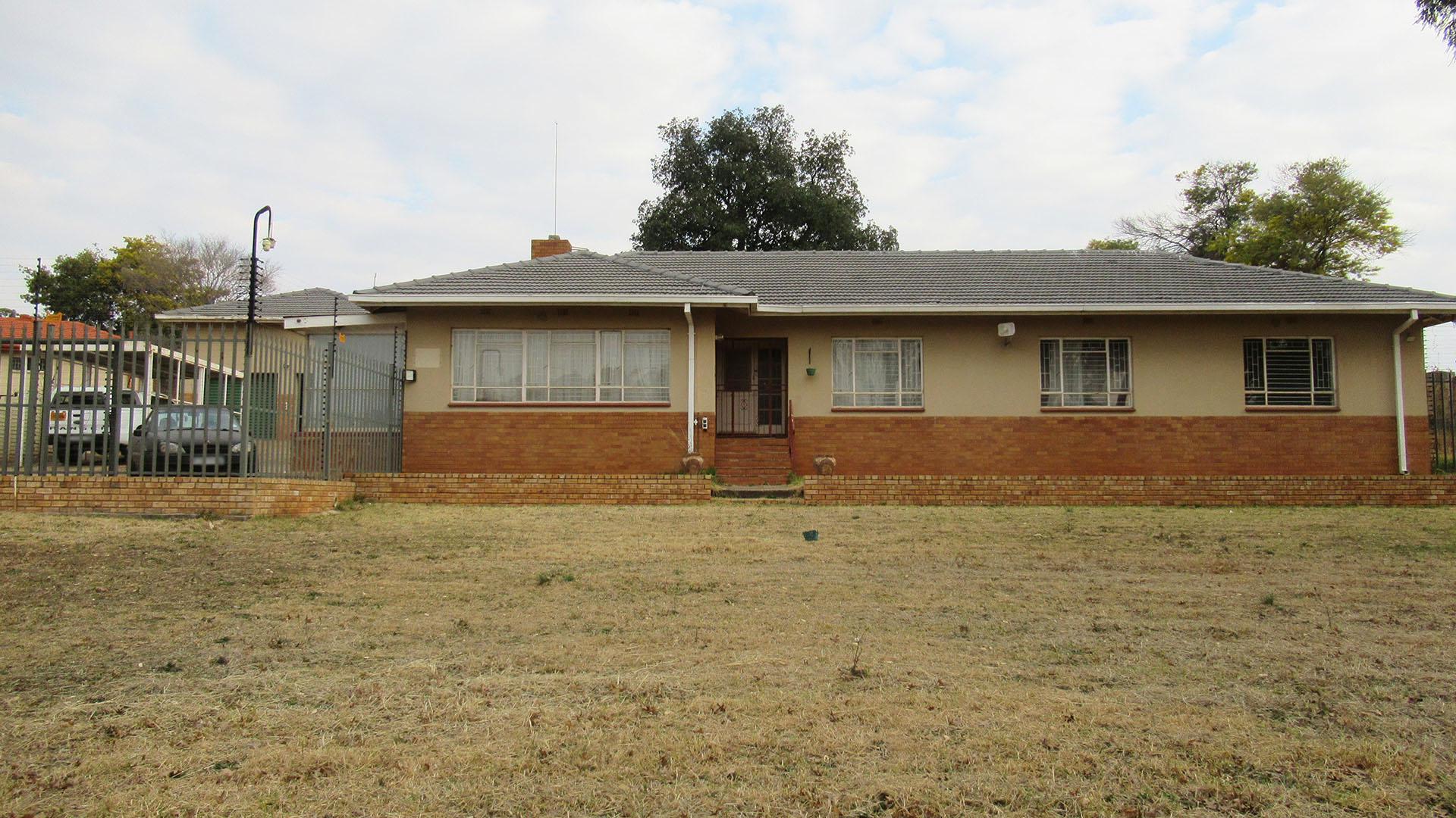 Front View of property in Glenharvie