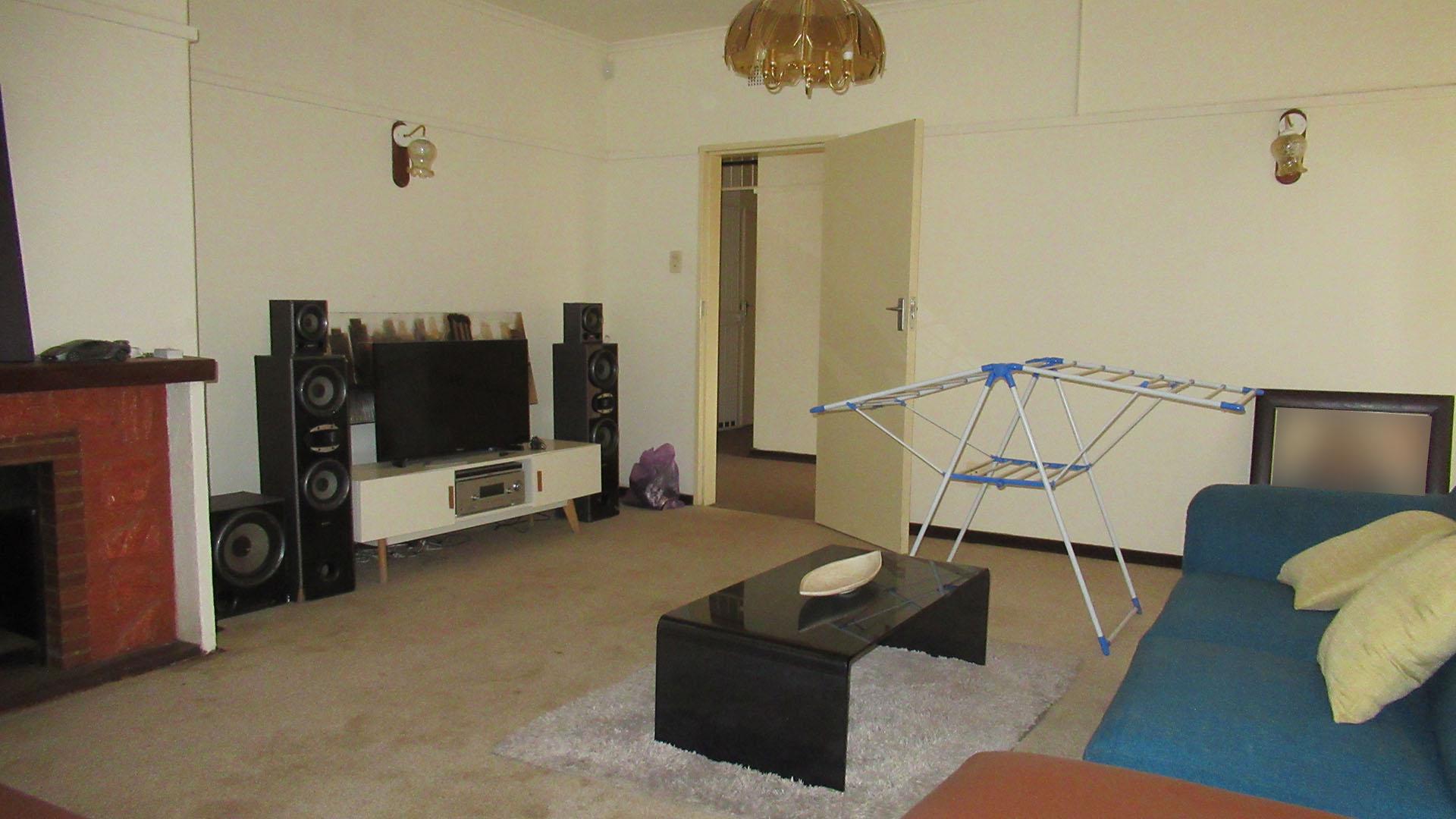 Lounges - 33 square meters of property in Glenharvie