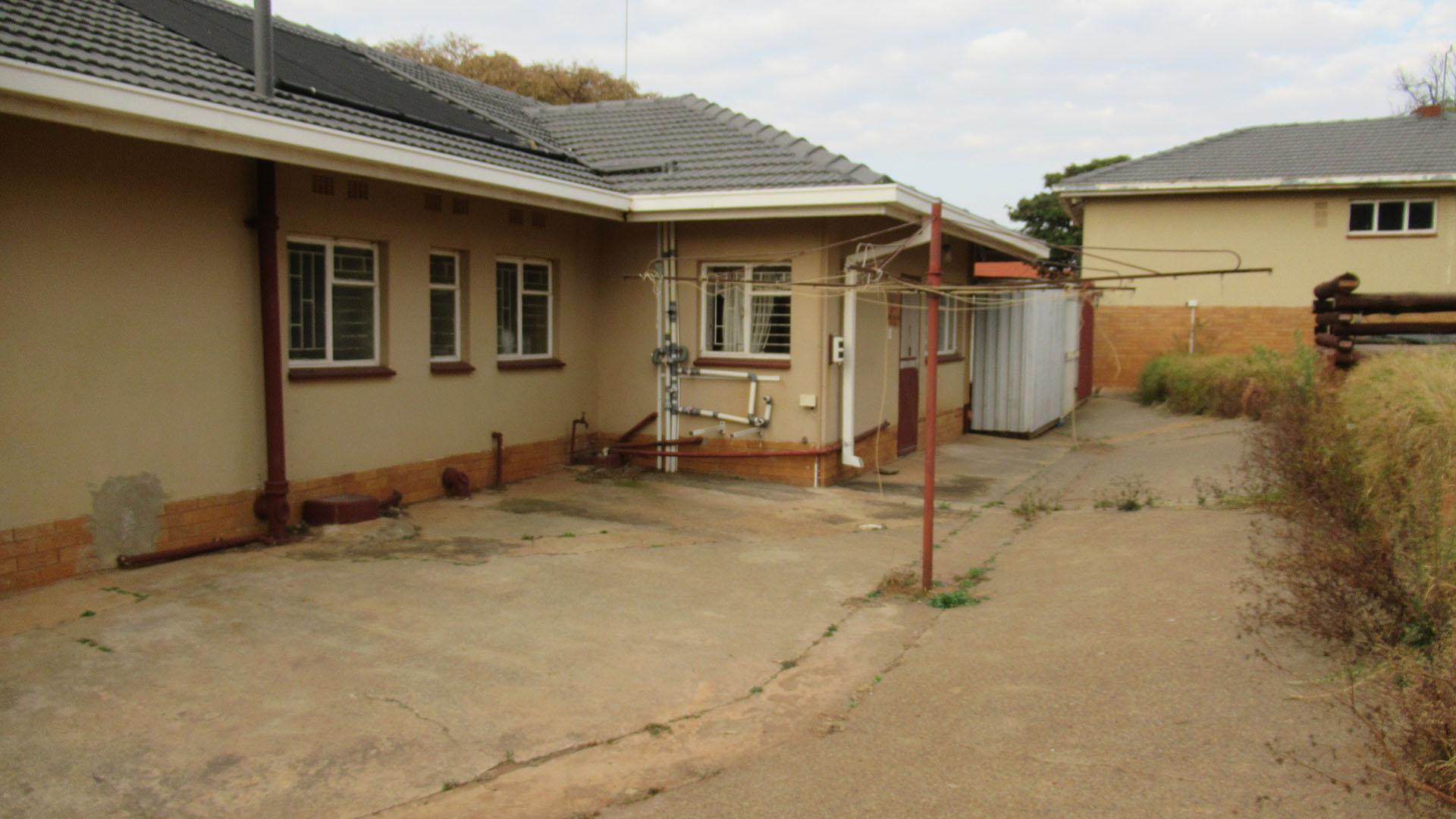 Backyard of property in Glenharvie