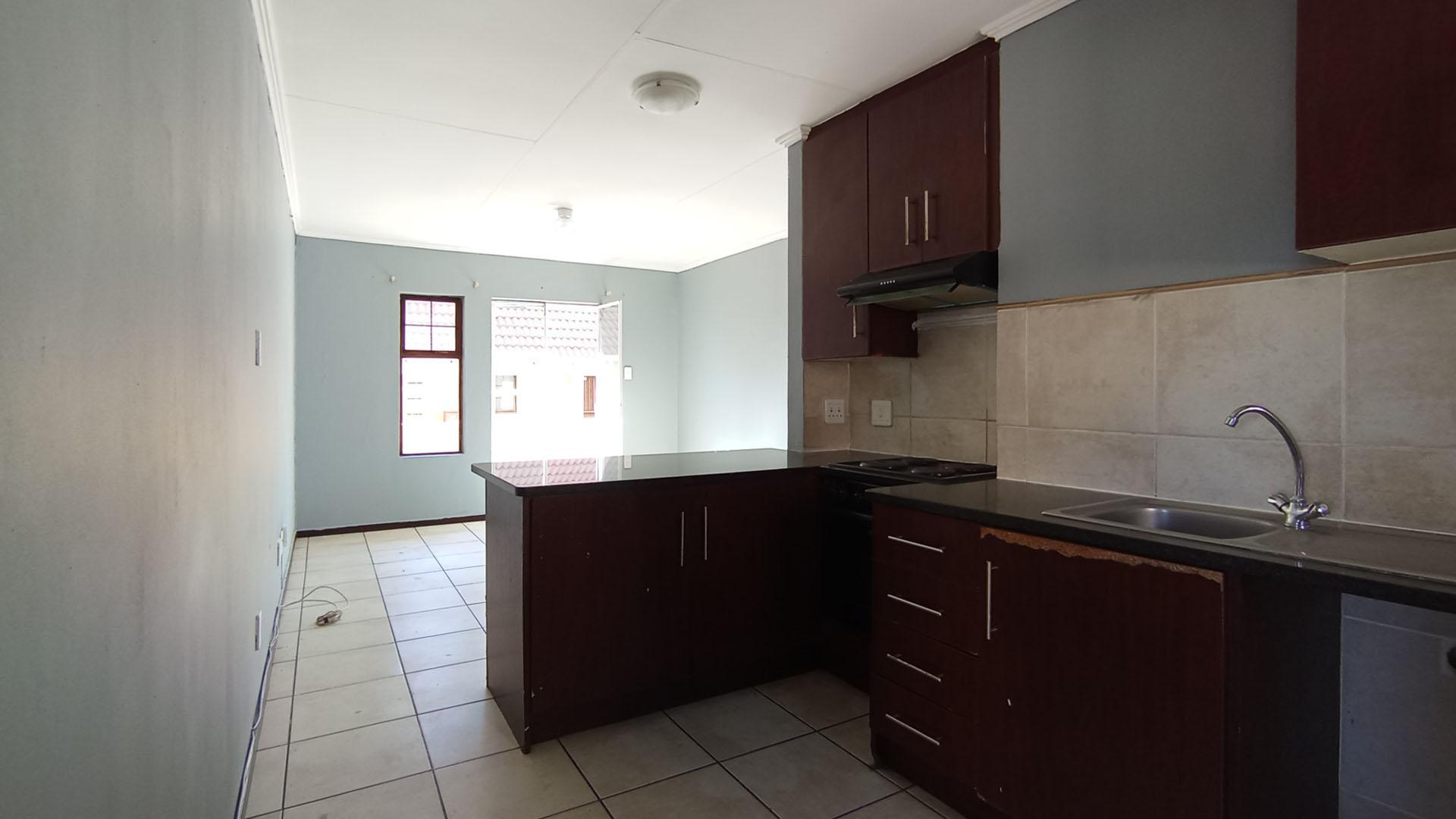 Kitchen - 10 square meters of property in Kosmosdal