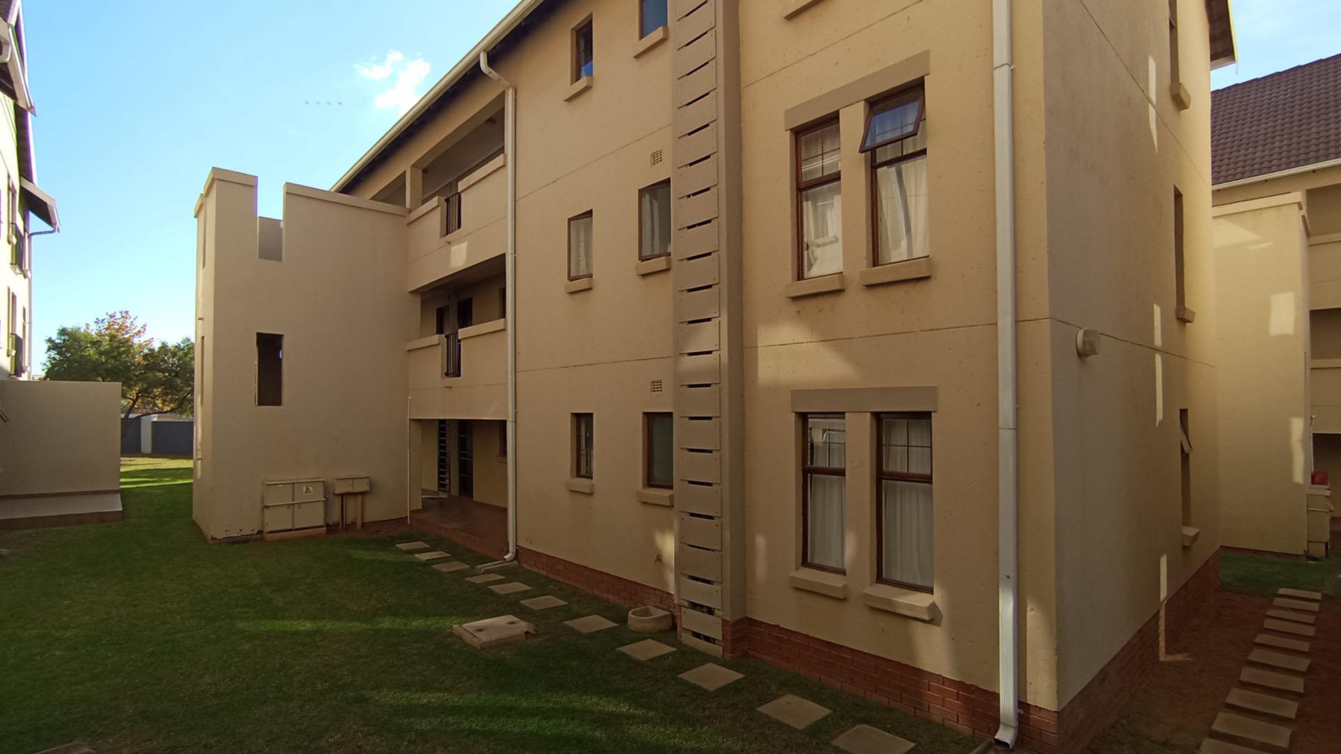 Front View of property in Kosmosdal