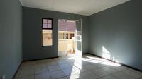 Lounges - 16 square meters of property in Kosmosdal