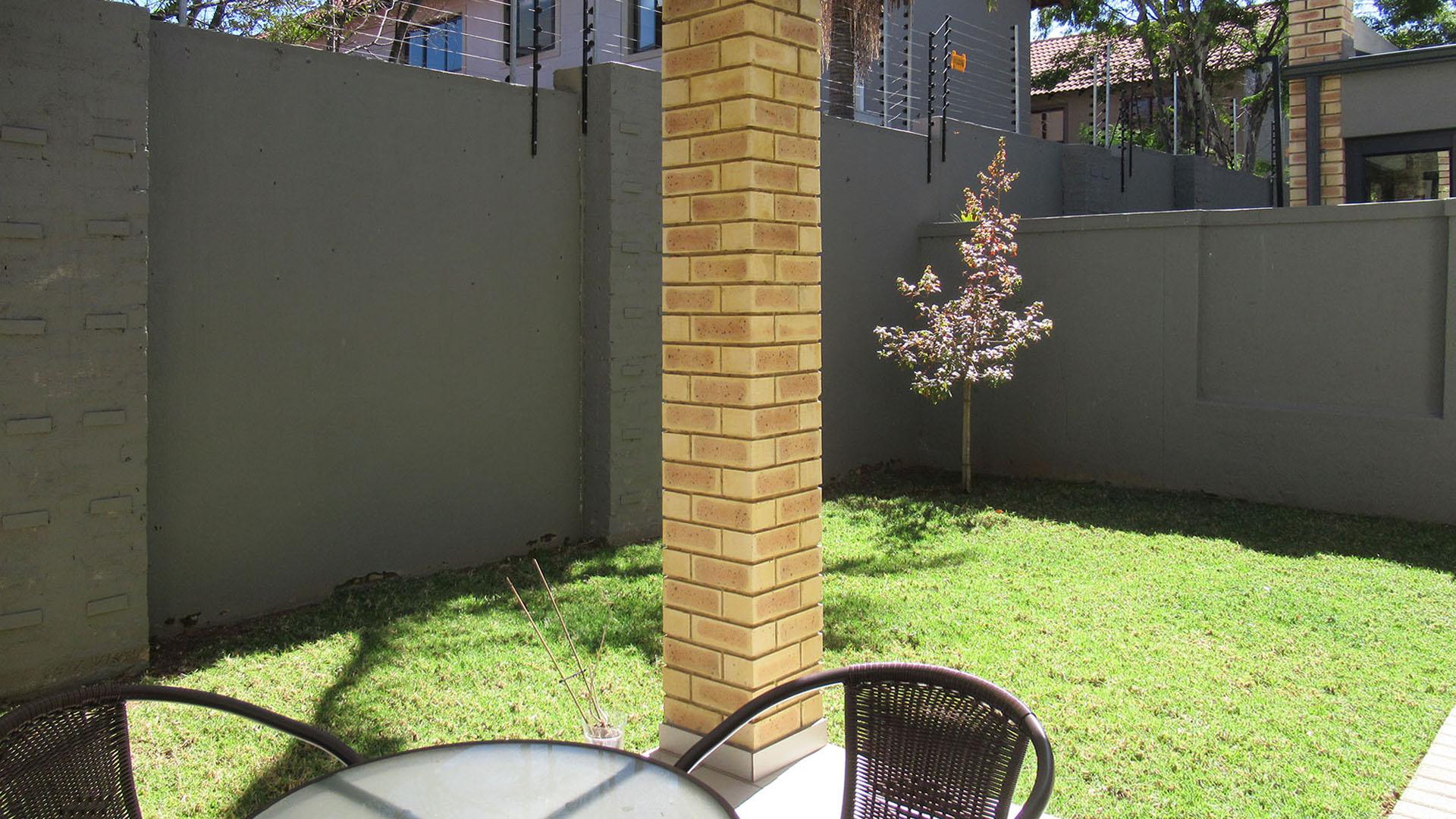 Patio - 8 square meters of property in Witkoppen