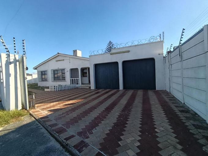 4 Bedroom House for Sale For Sale in Cravenby - MR678583