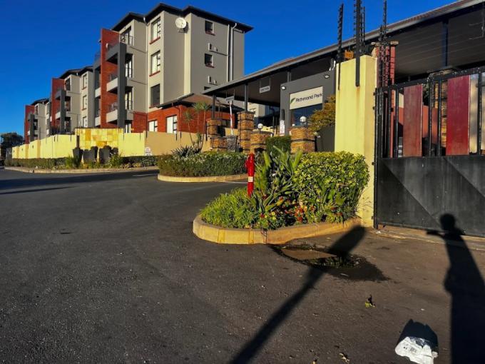2 Bedroom Apartment to Rent in Oakdene - Property to rent - MR678629