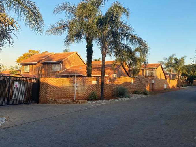 2 Bedroom Simplex for Sale For Sale in Zwartkop - MR678632